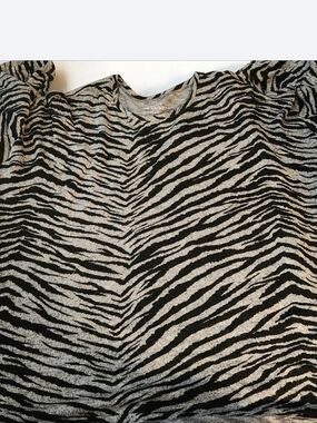 torrid Zebra Stripe Crewneck Sweatshirt - Black & Cream■ NBNT